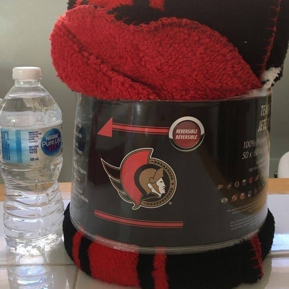 BRAND NEW NHL nhl team reversible throw / blanket Ottawa senators 50in x 60in
